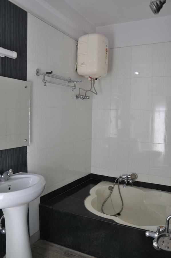Hotel Simla Siliguri Εξωτερικό φωτογραφία