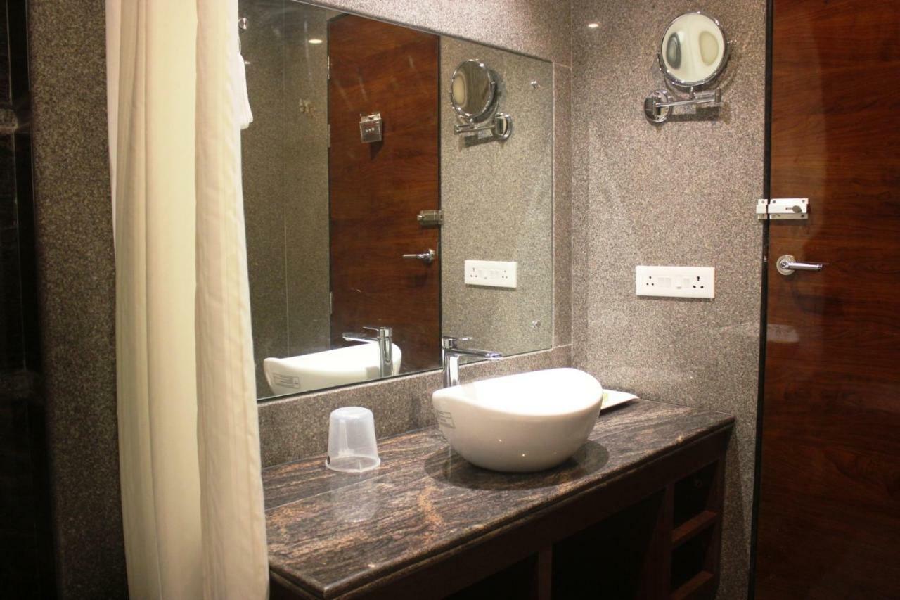 Hotel Simla Siliguri Εξωτερικό φωτογραφία